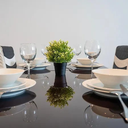 Contemporary 2 Bedroom - Centre - Digbeth Bullring Apartment *