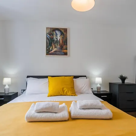 Contemporary 2 Bedroom - Centre - Digbeth Bullring *